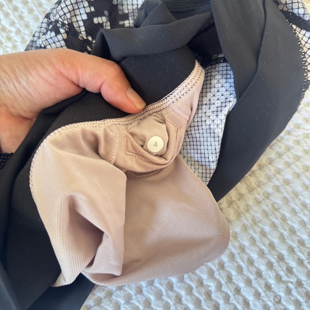 Lululemon Sunset Salutation Short
Ziggy Snake Butter Pink Black / Black - Picture 5 of 5